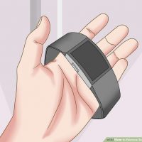 نحوه ی از بین بردن خط و خش روی صفحه ی FitBit
