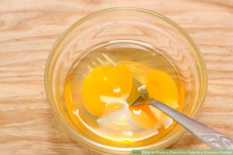 چگونه با استفاده از زود پز کیک شکلاتی درست کنیم؟